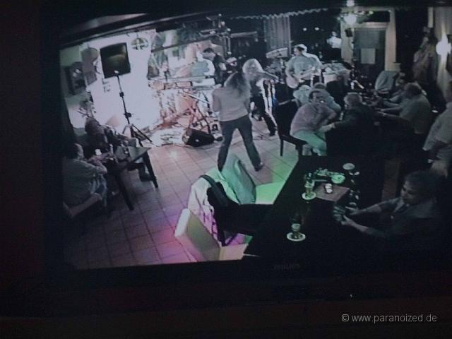 Sound Cafe 2012-49.jpg - Dies ist der Fernseher, an dem wir zuvor das 6:0 für Bayern gesehen haben... danach wird die Live Action in den Raum nebenan übertragen